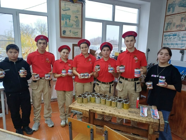 ❤В нашей школе ученики изготавливают окопные свечи.